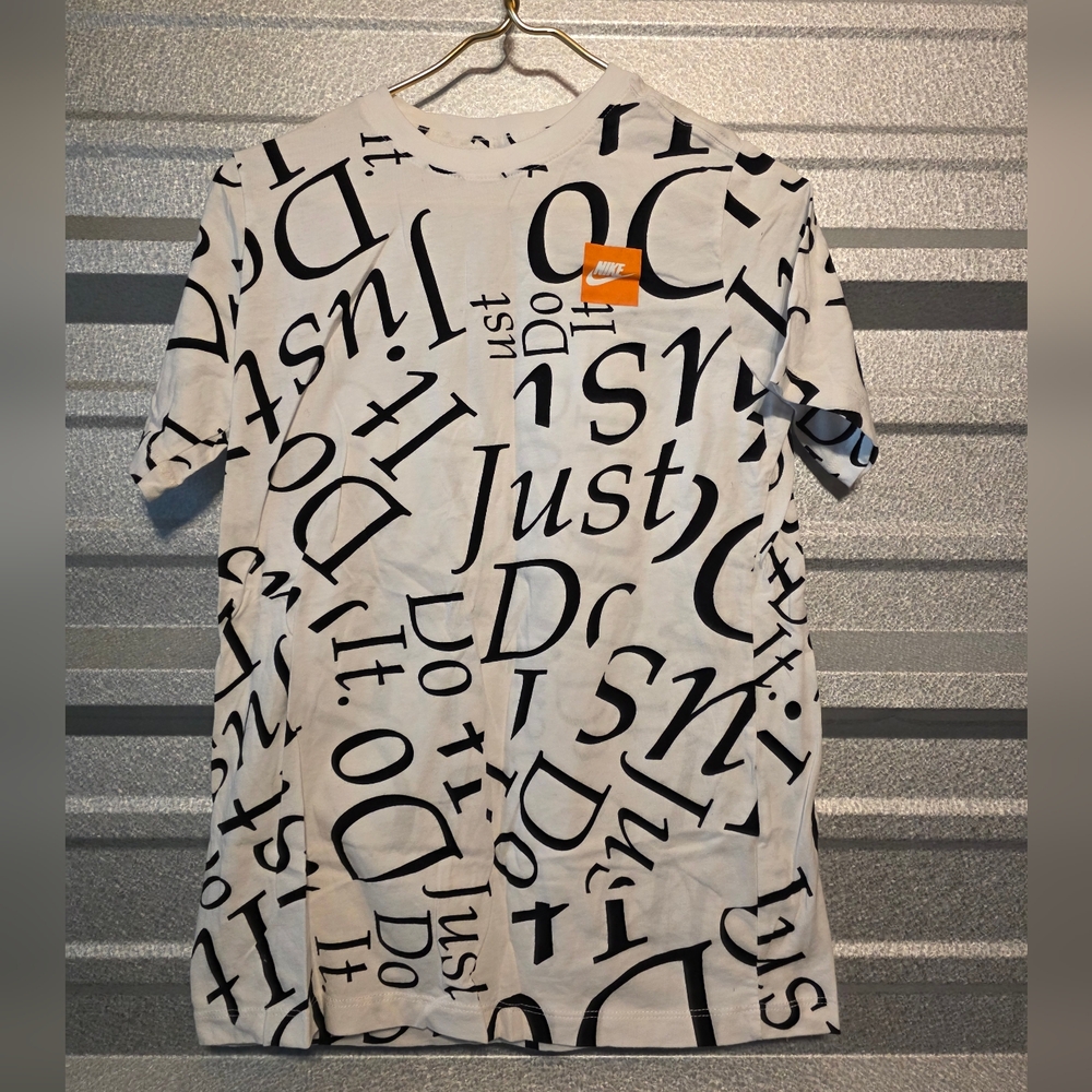 Nike White Graphic Men's Shirt
